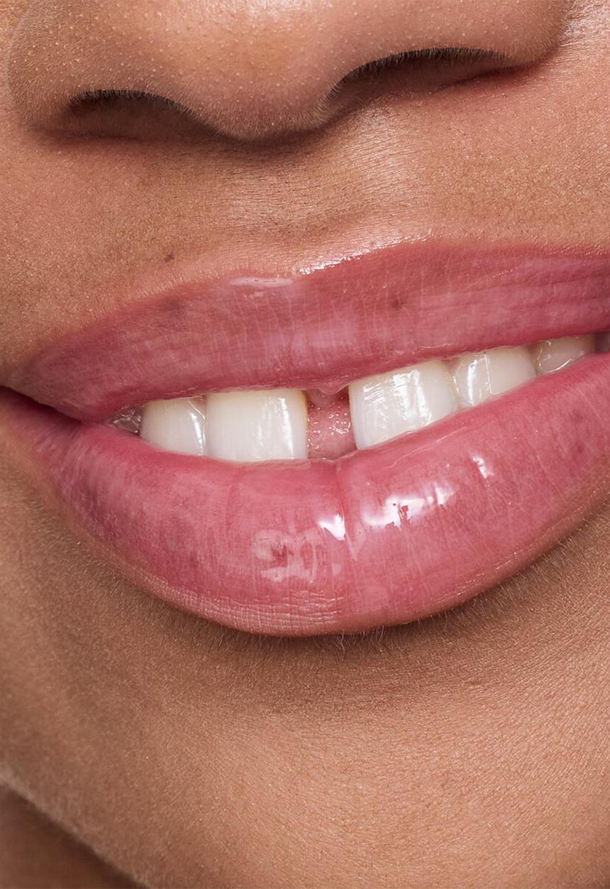 essence - milky GLAZED glossy lip balm - 01 Sheeriously Creamy