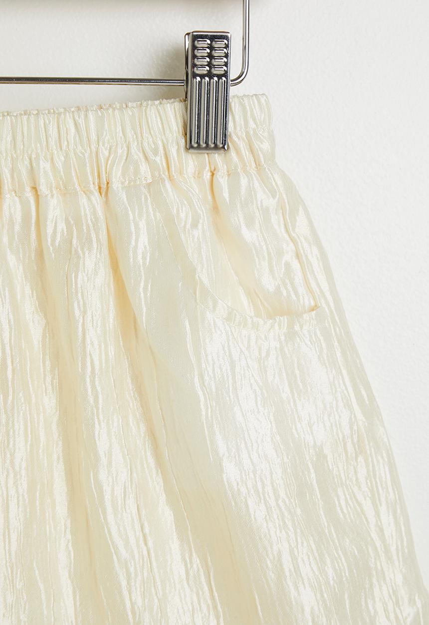 Pop Candy - Halterneck blouse & ruffle hem shorts - cream