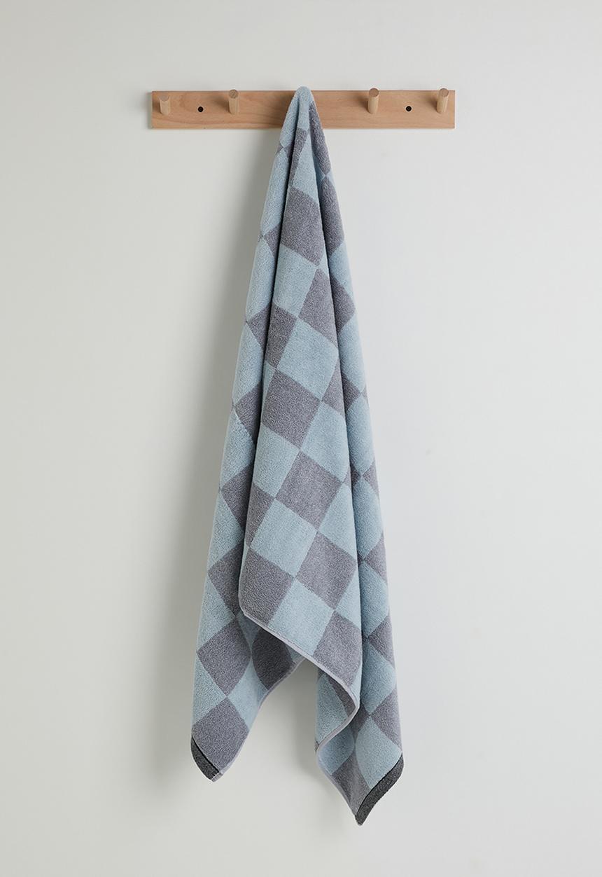Pop Candy - Checkered bath towel - blue multi