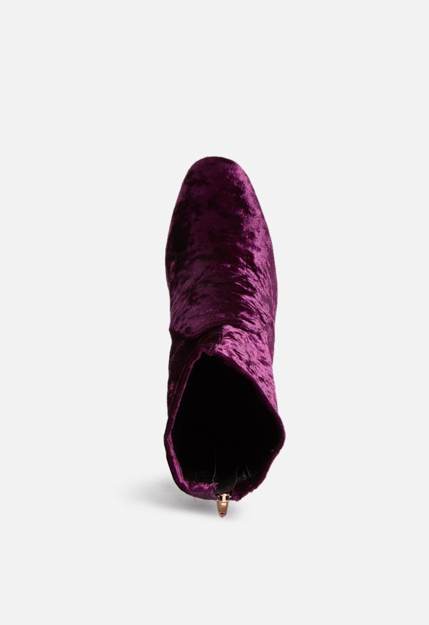 dailyfriday - Leeds velvet boot