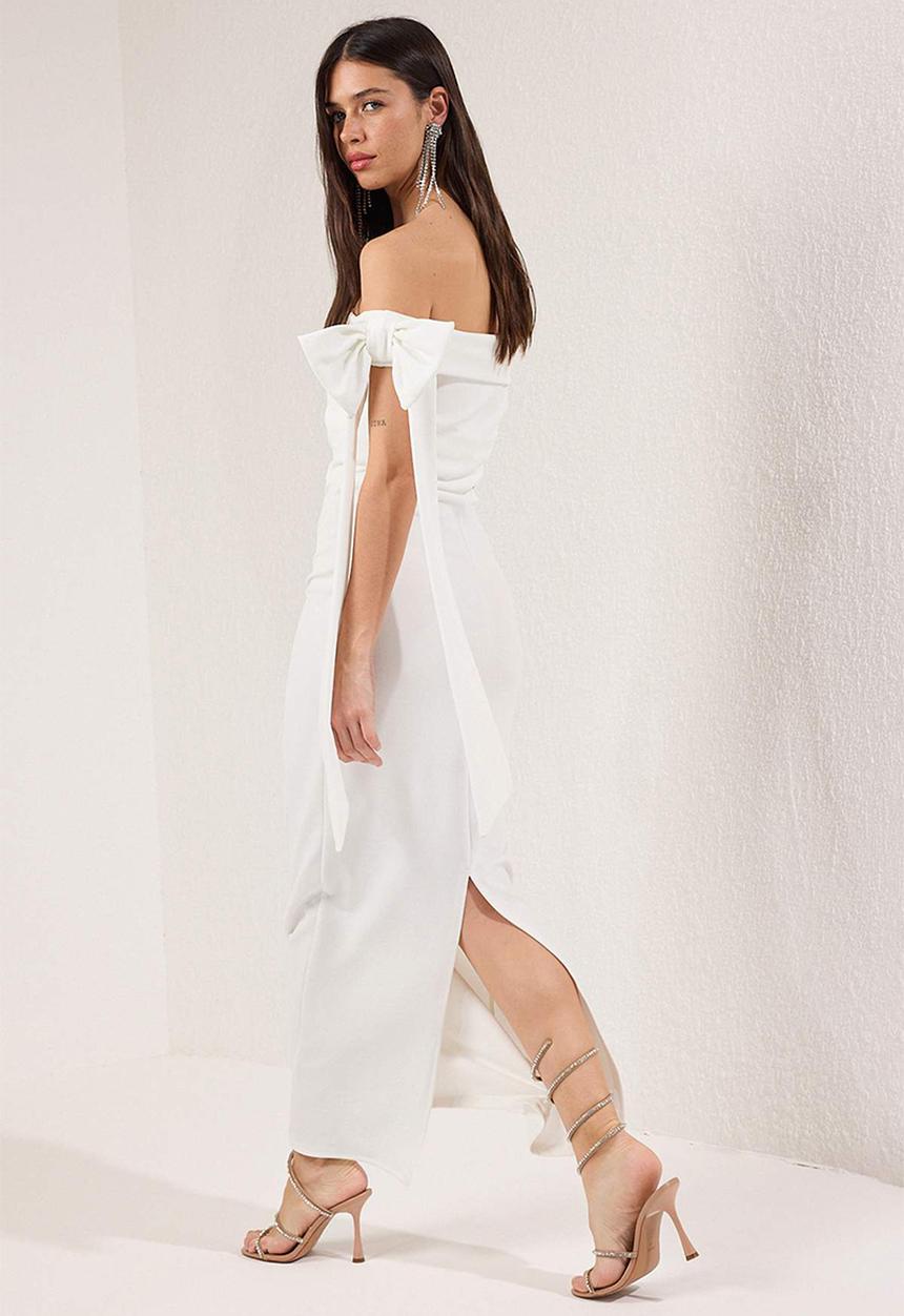 Trendyol - Bodycon Maxi Evening Dress with Shoulder Bow Detail - White