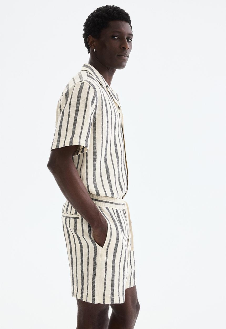 H&M - Regular fit shorts - black/striped