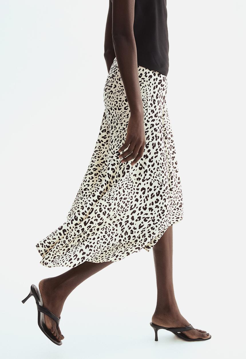 H&M - Asymmetric Viscose Skirt - cream/leopard print - 1337639002