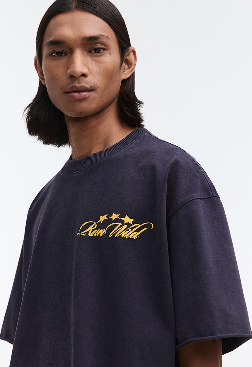 H&M - Oversized fit boxy-style t-shirt - dark blue/run wild