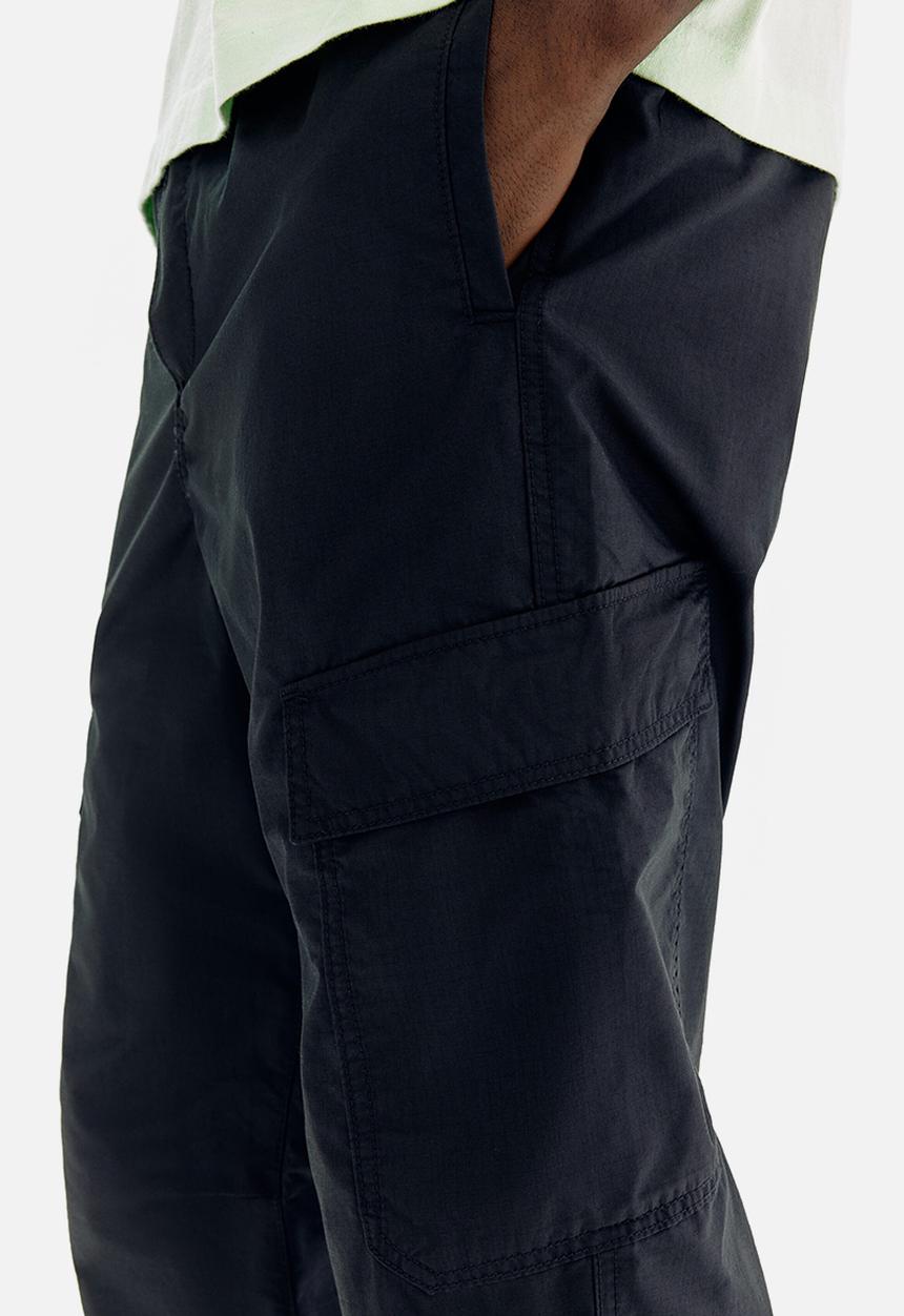 H&M - Regular fit cargo trousers - black