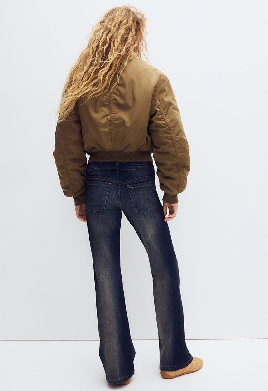 H&M - Flared Leg Ultra Low Waist Jeans - dark denim blue - 1331778001