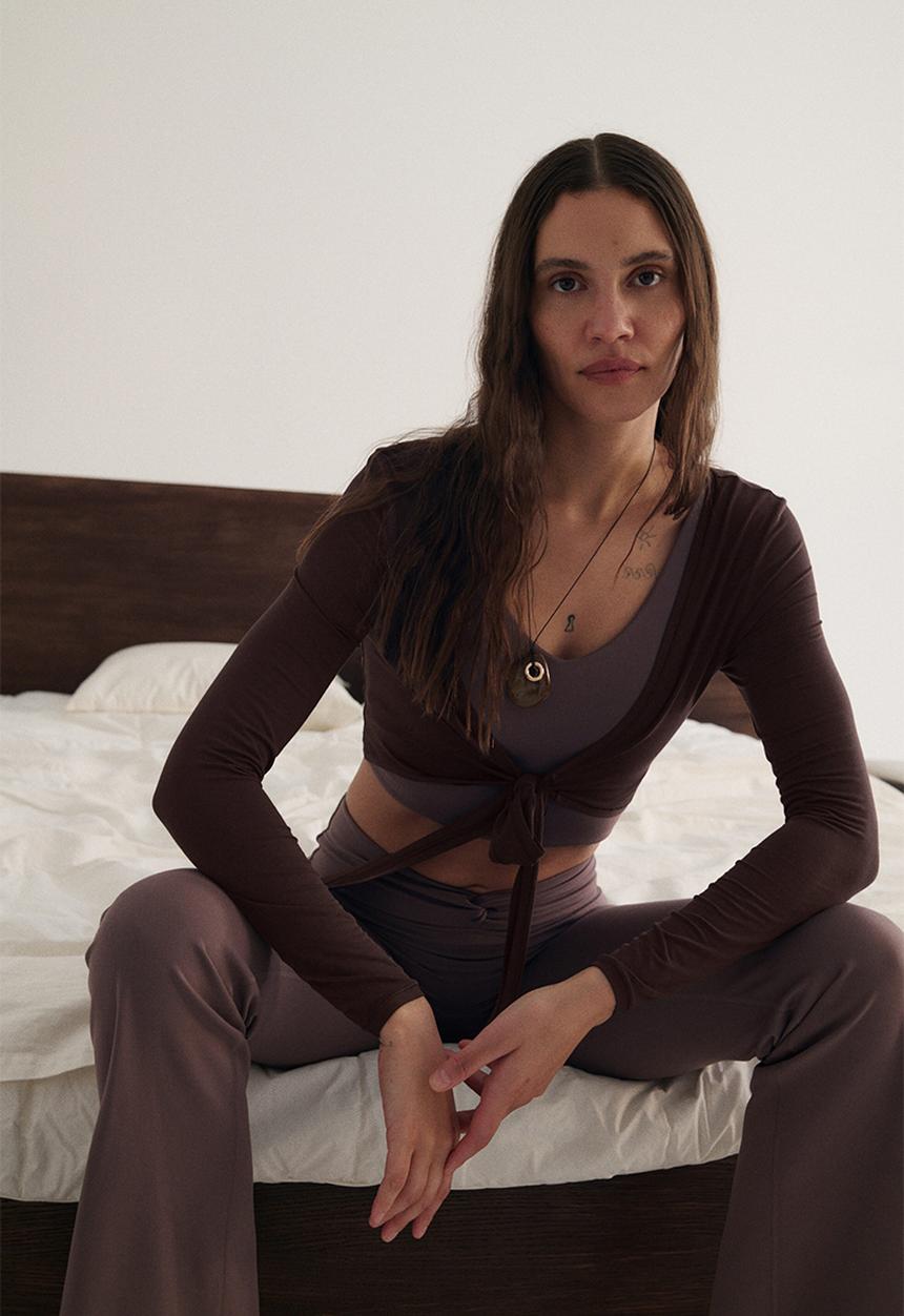 H&M - Cropped long-sleeved yoga top - warm brown