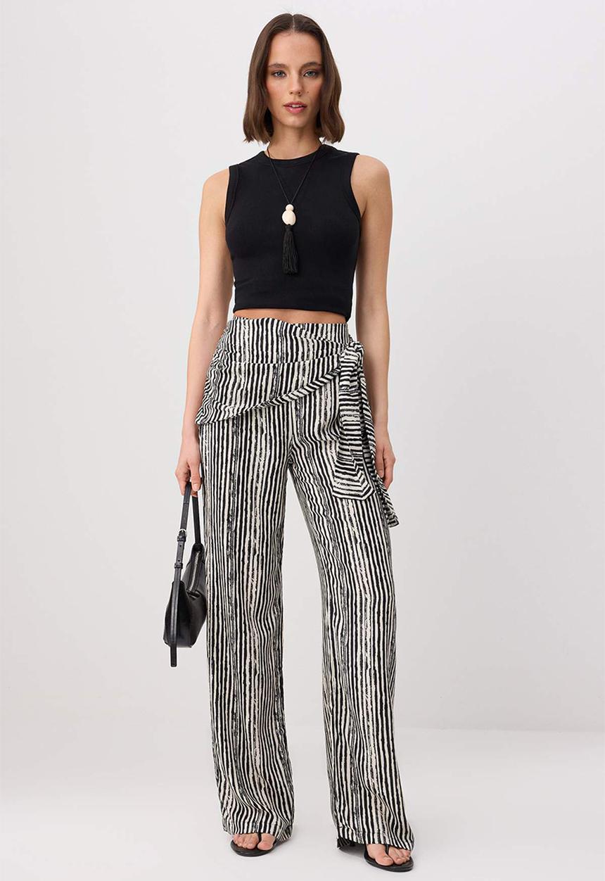 Trendyol - Patterned Viscose Relaxed-Fit Trousers - Black-Multicolour