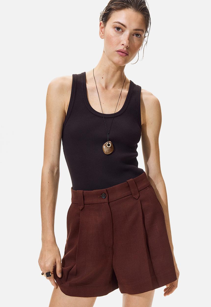H&M - Pleat-front shorts - rust brown
