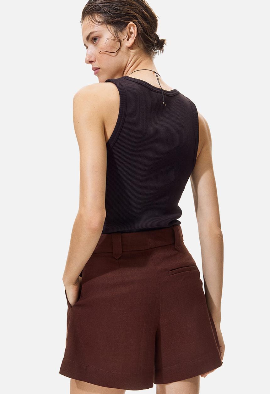 H&M - Pleat-front shorts - rust brown