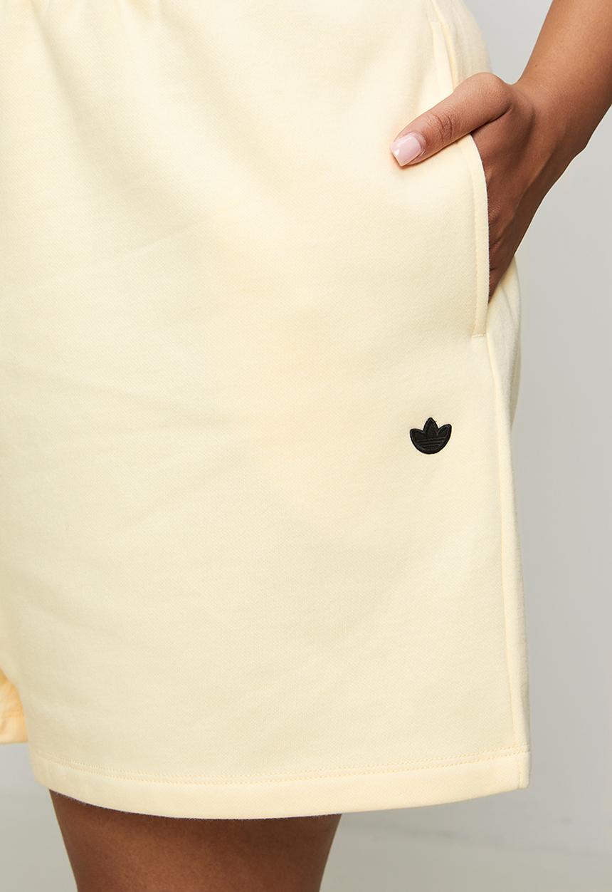 adidas Originals - Ess Shorts W S26 - Warm Vanilla