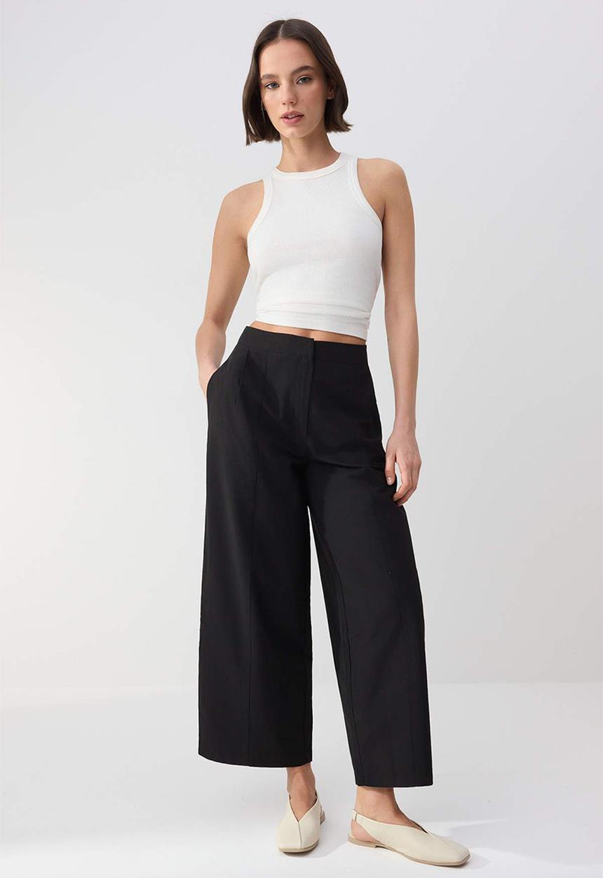Trendyol - Wardrobe Essentials Wide-Leg Trousers with Pleat Detail - Black