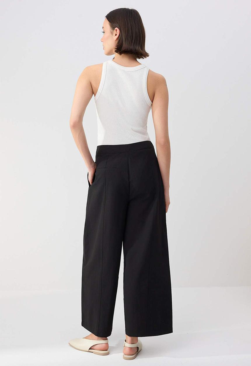 Trendyol - Wardrobe Essentials Wide-Leg Trousers with Pleat Detail - Black