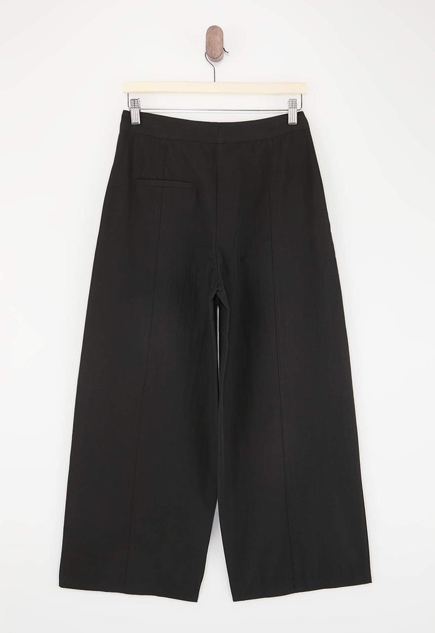 Trendyol - Wardrobe Essentials Wide-Leg Trousers with Pleat Detail - Black