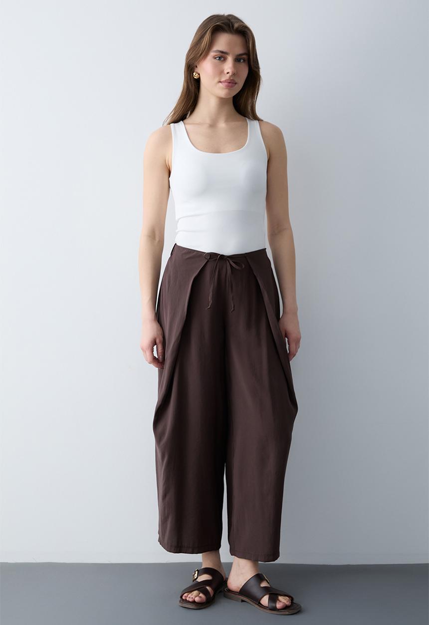 Trendyol - Wide-Leg Trousers with Closure Detail - Brown