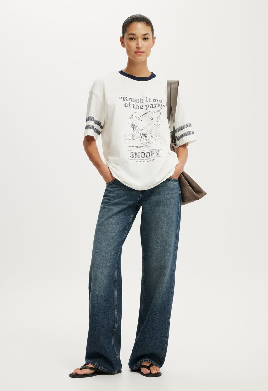 Cotton On - The Lcn Boxy Graphic Tee - Lcn Pea Snoopy Knock It Out/Vintage White