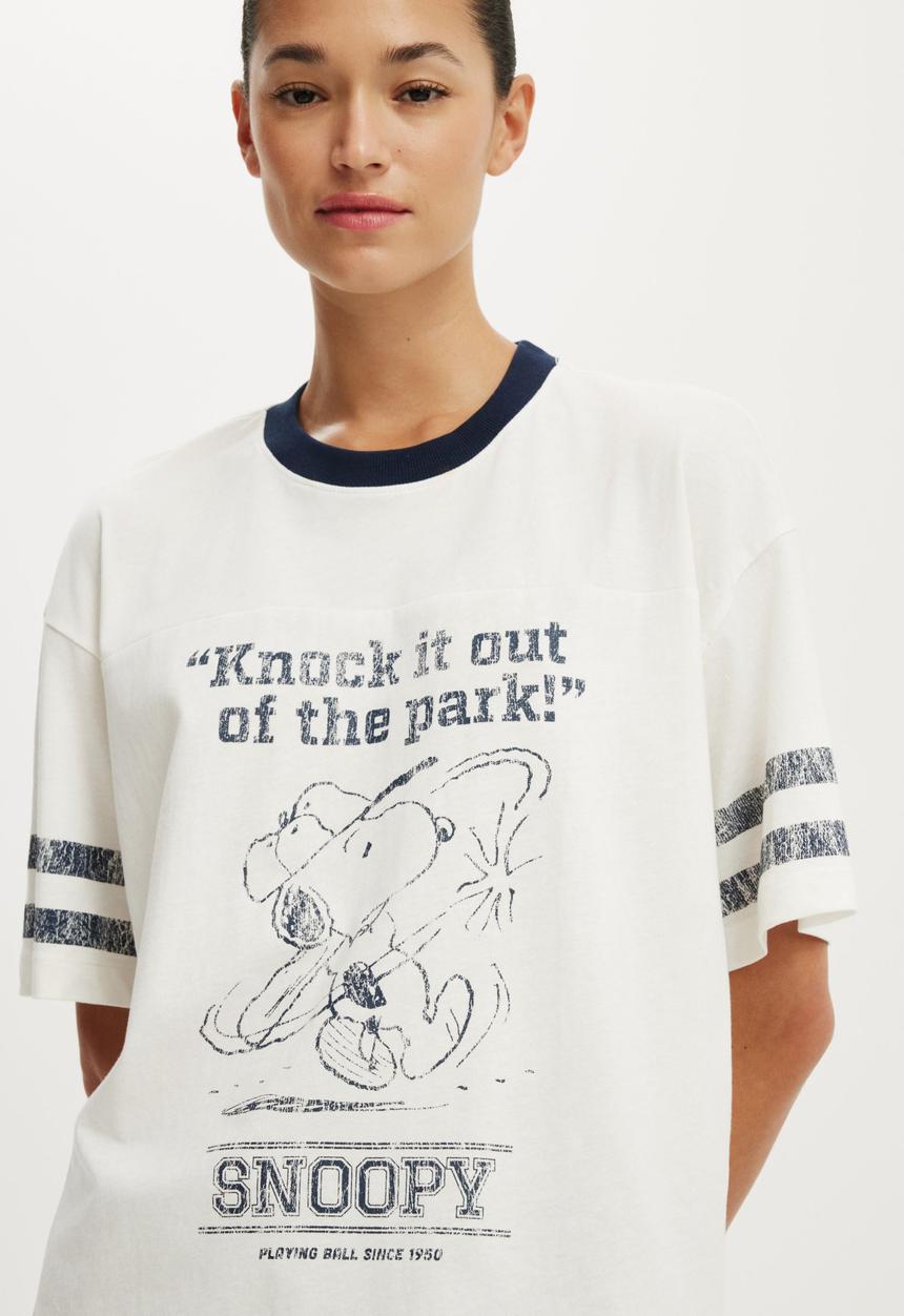 Cotton On - The Lcn Boxy Graphic Tee - Lcn Pea Snoopy Knock It Out/Vintage White