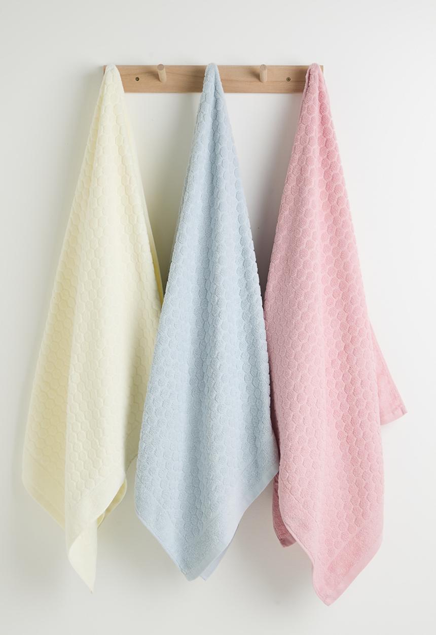 Pop Candy - Honeycomb pattern bath towel - pale yellow