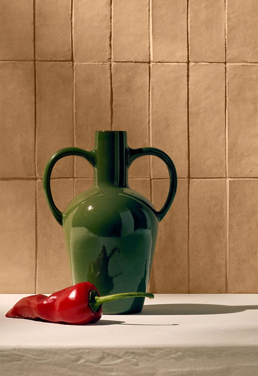 H&M - Terracotta vase - moss green
