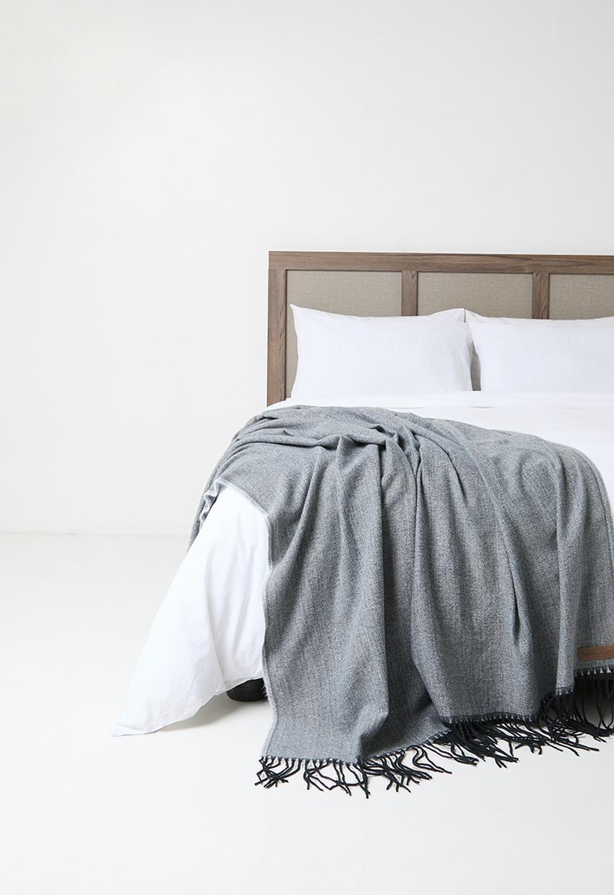 Horrockses - Chenille Fringe Throw - grey