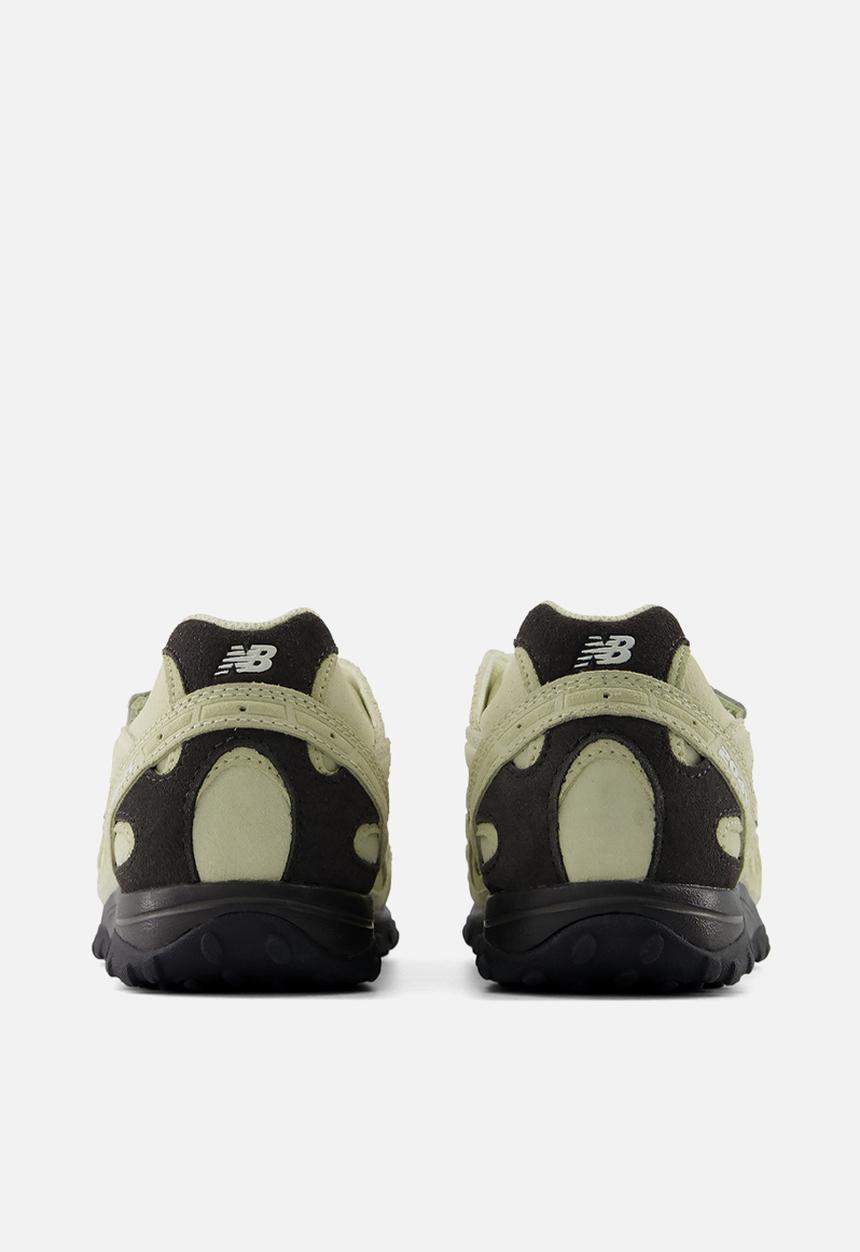 New Balance  - 204V - light brown