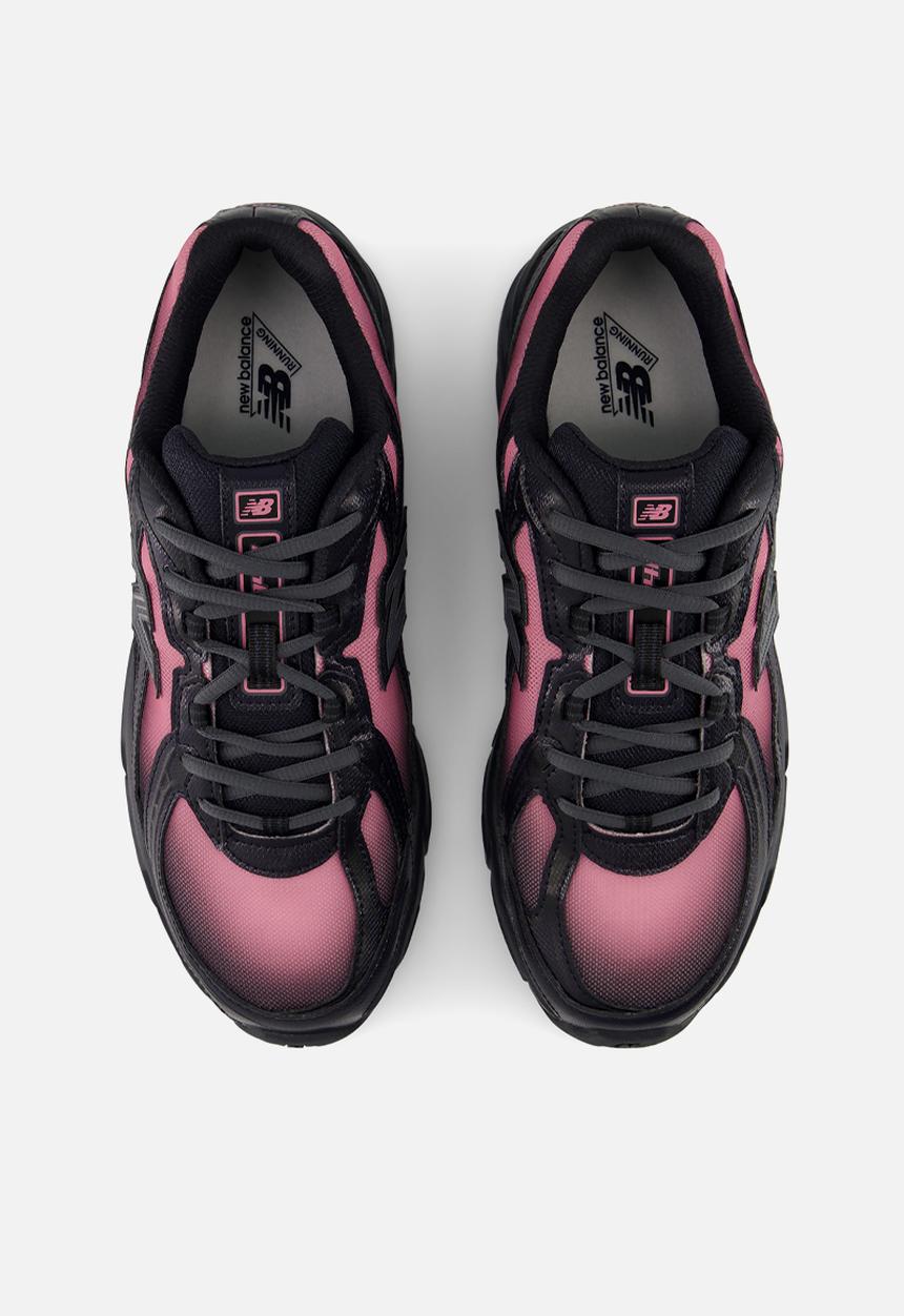 New Balance  - 740 - black