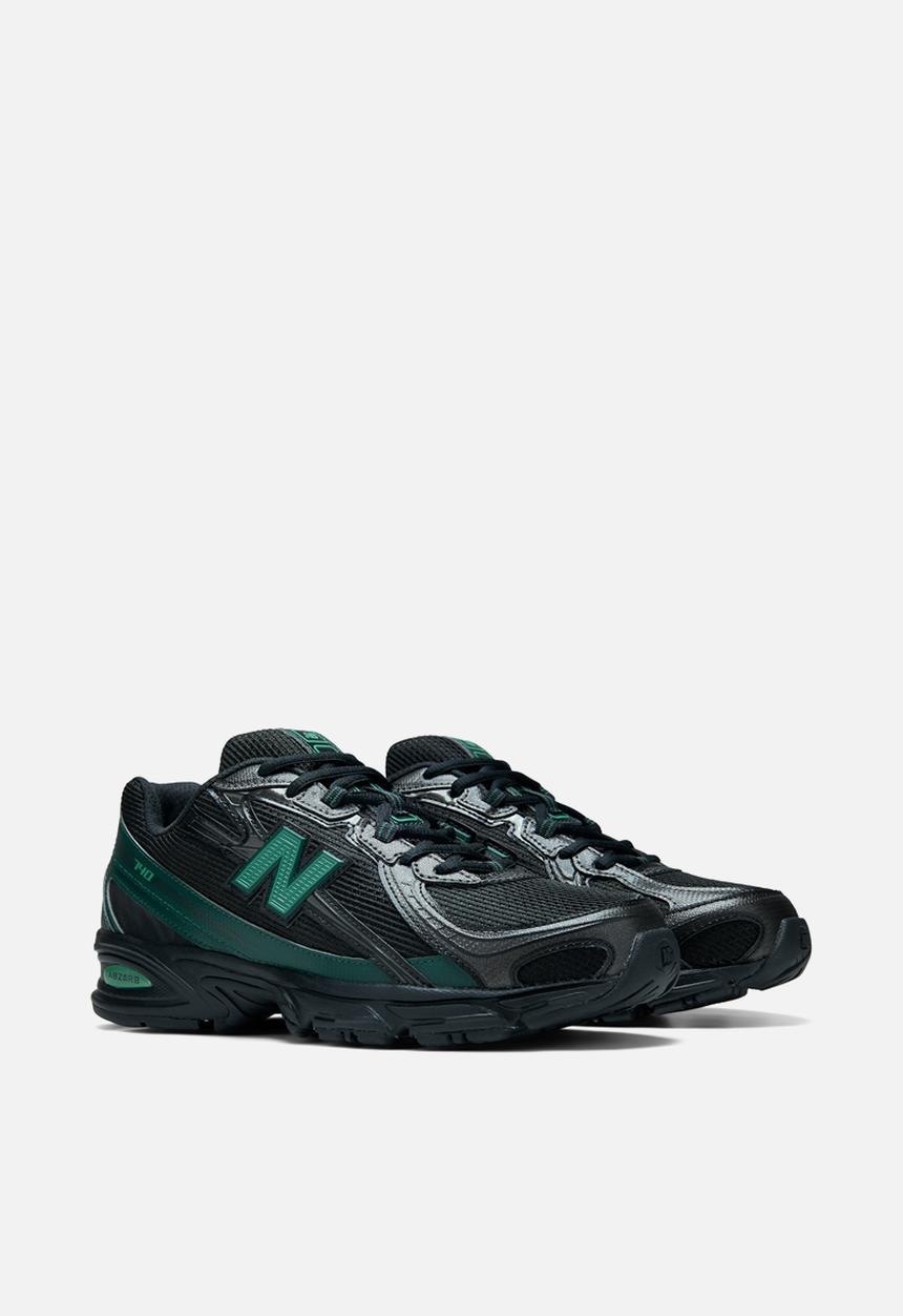 New Balance  - 740 - black