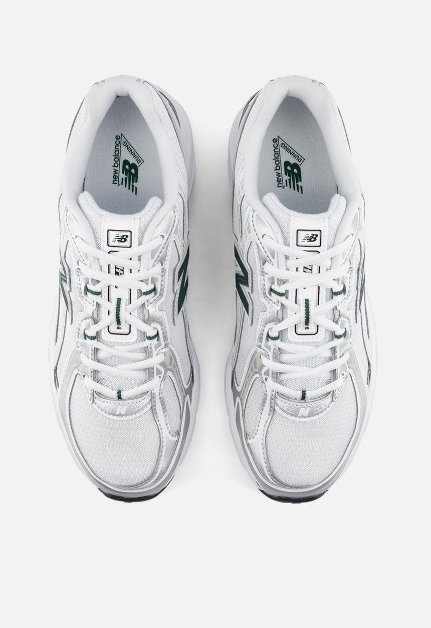 New Balance  - 740