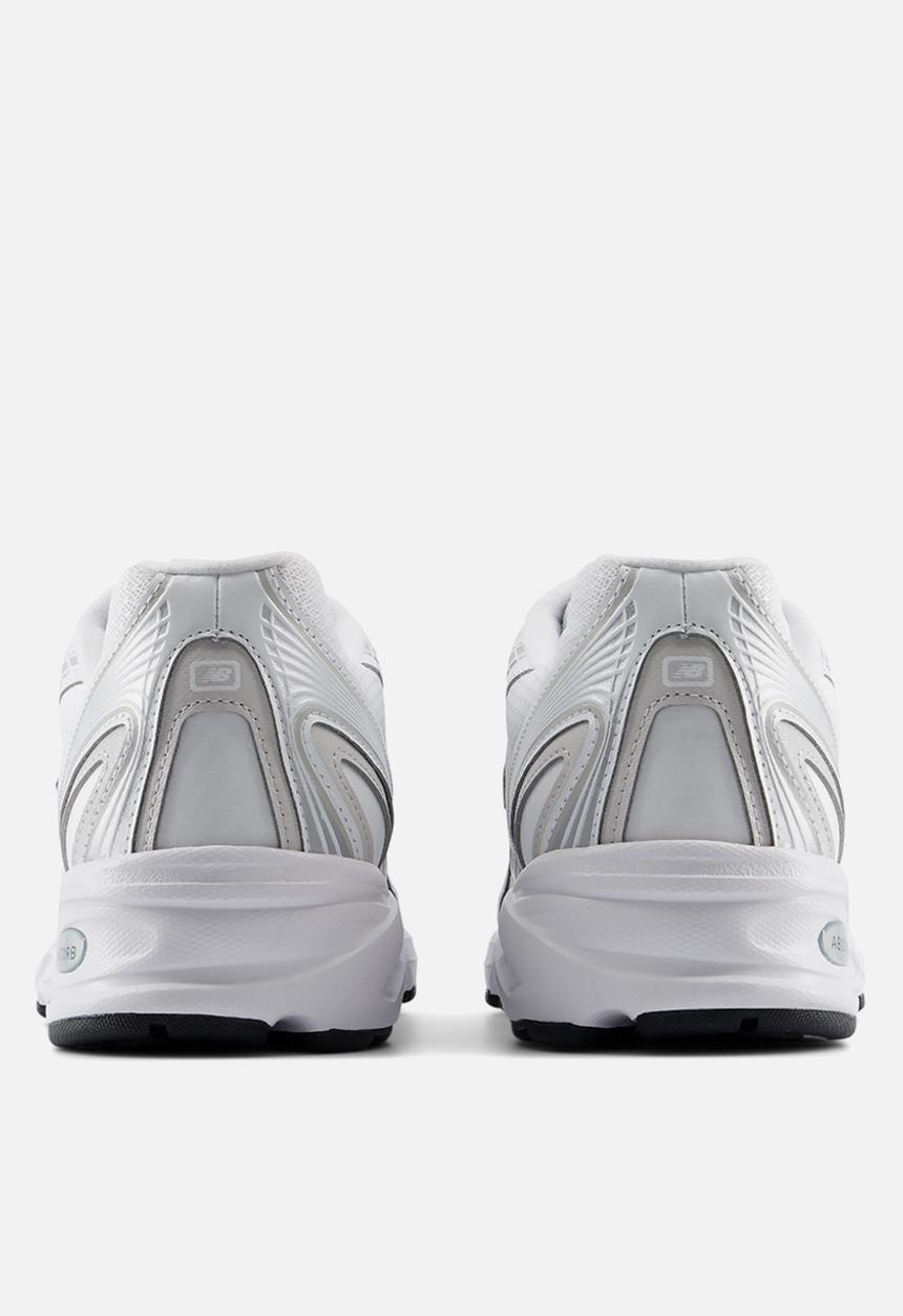 New Balance  - 740