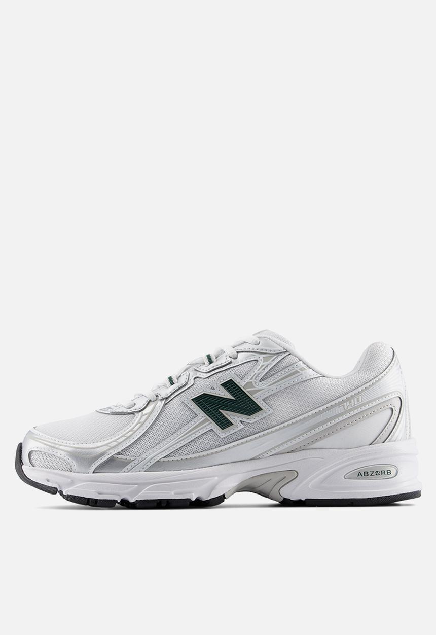 New Balance  - 740