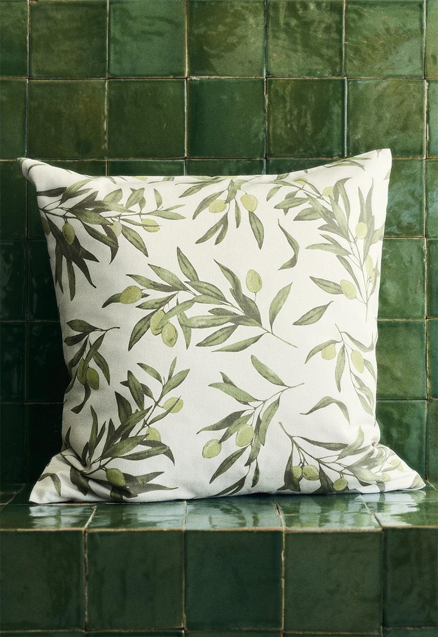 H&M - Patterned cushion cover - light beige/olives