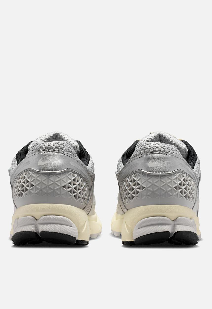 Nike - Nike Zoom Vomero 5