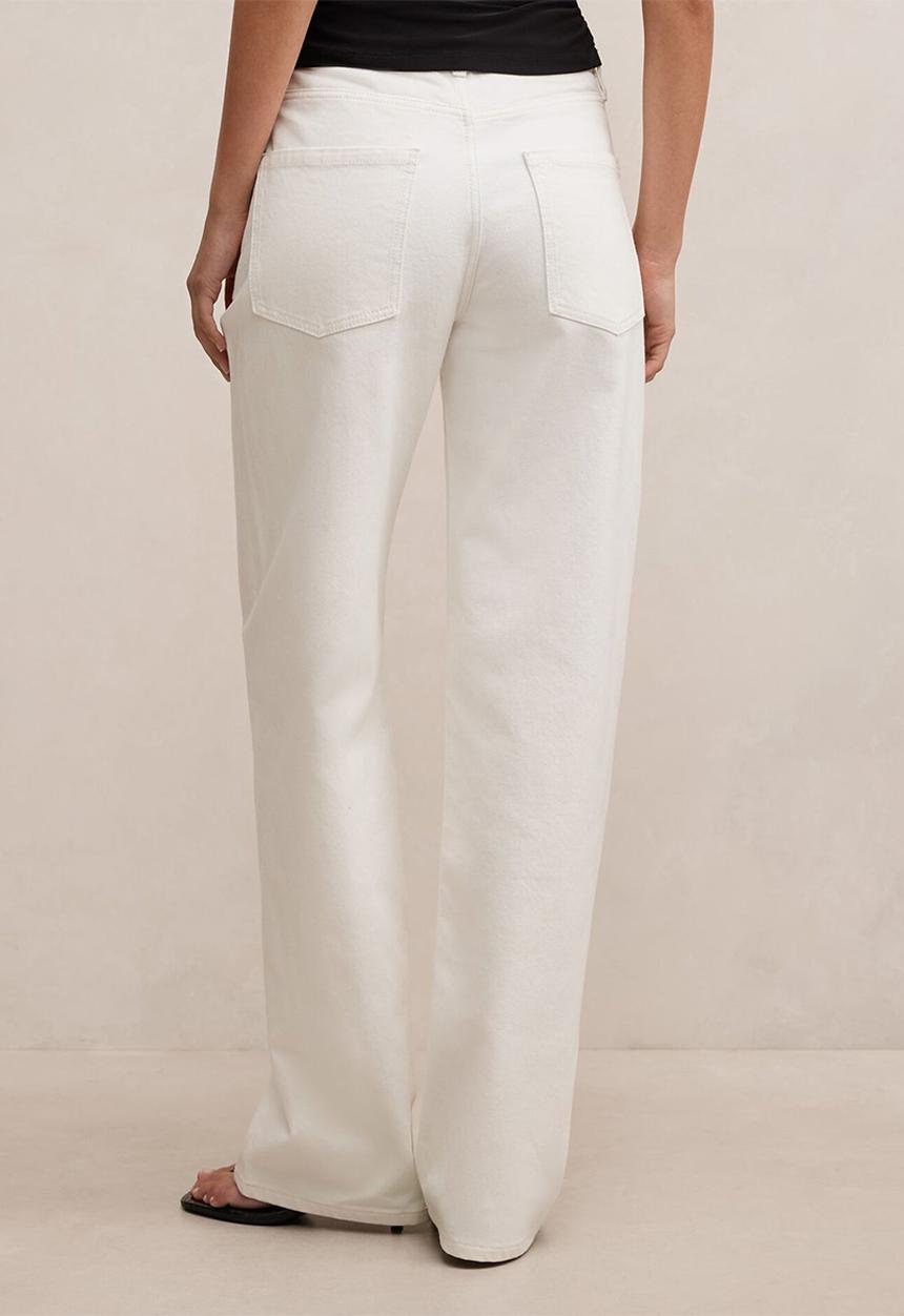 Forever New - Nicki mid-rise straight jeans in off white