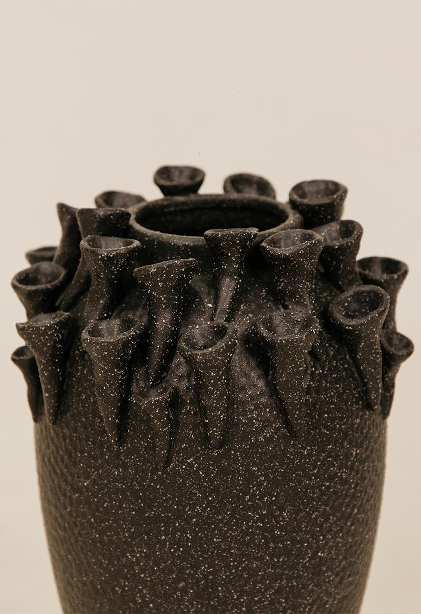 Noha - Kora Vase Medium - Charcoal