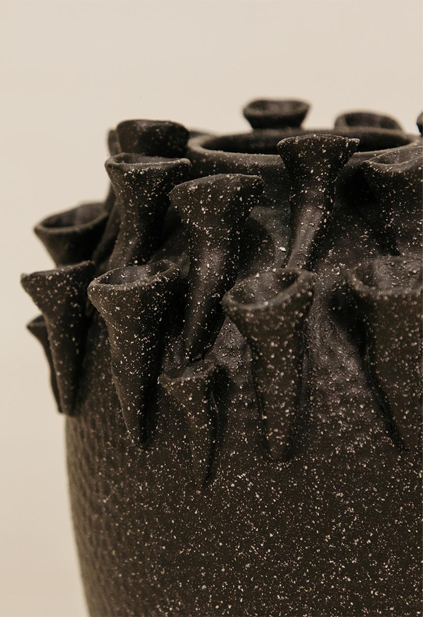 Noha - Kora Vase Medium - Charcoal