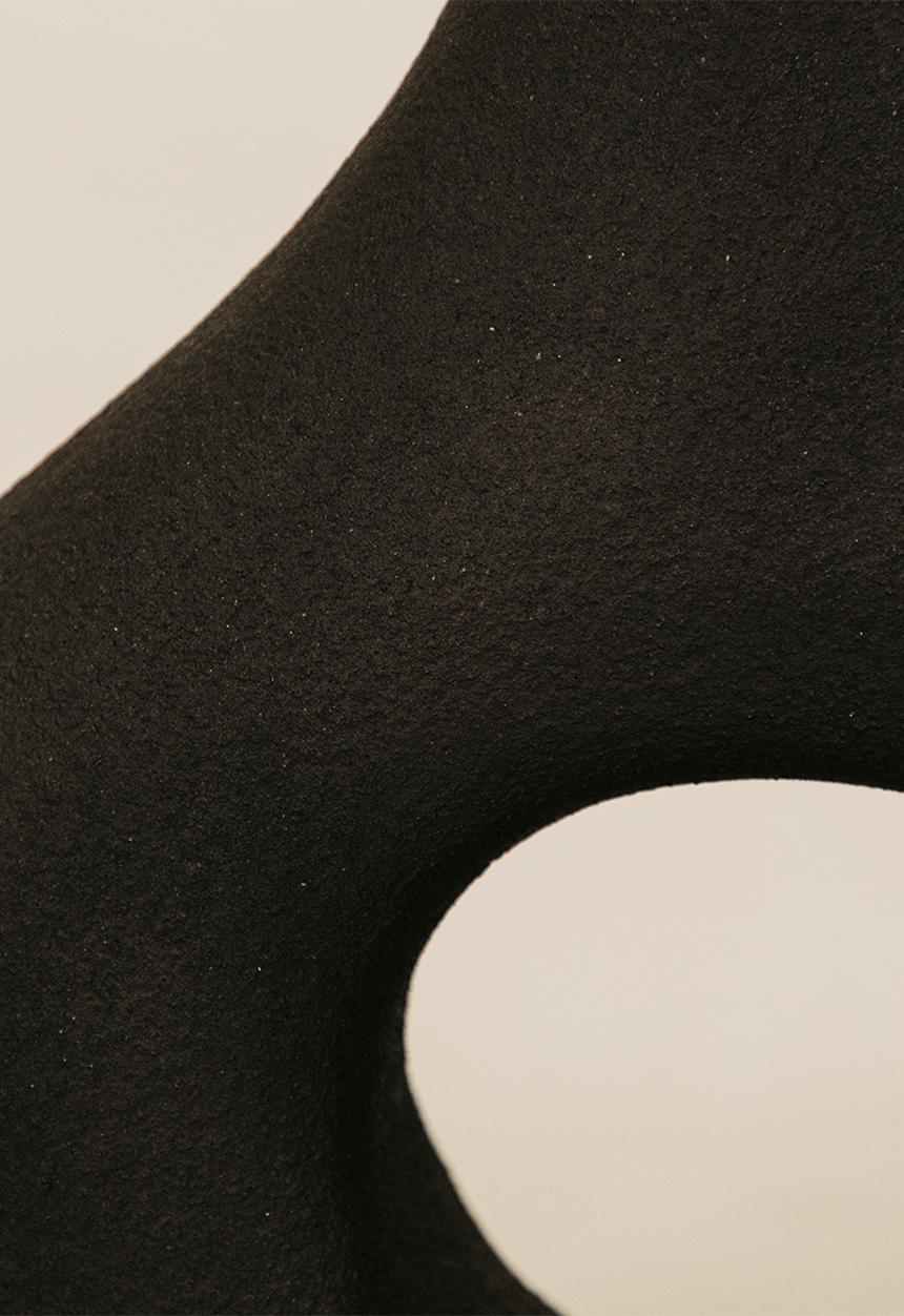 Noha - Meru Vase - Black