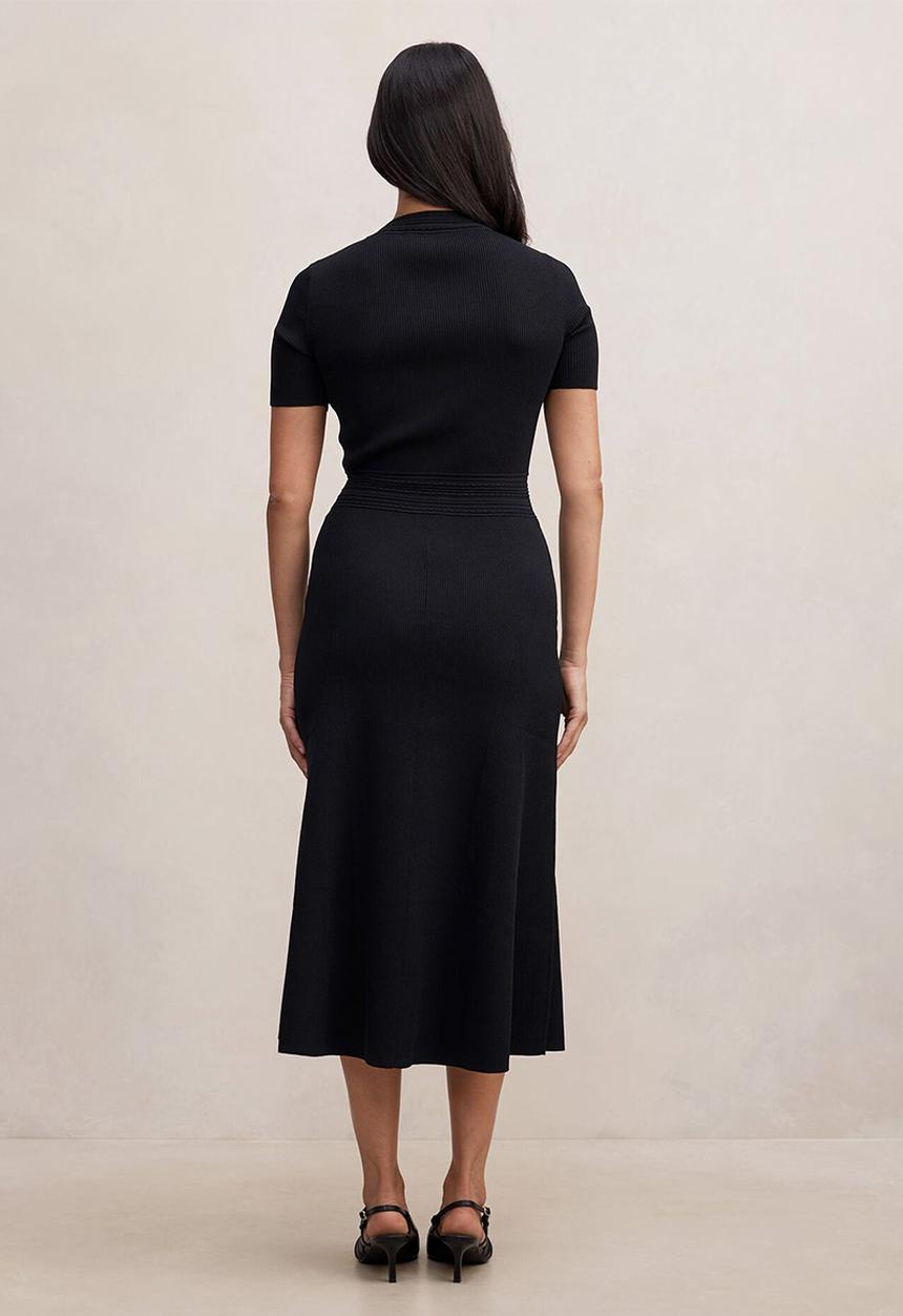 Forever New - Niki v-neck stitch knit dress in black