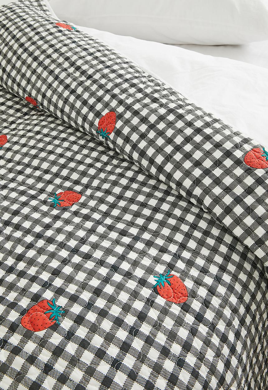 Pop Candy - Gingham quilted coverlet - red/strawberry aop