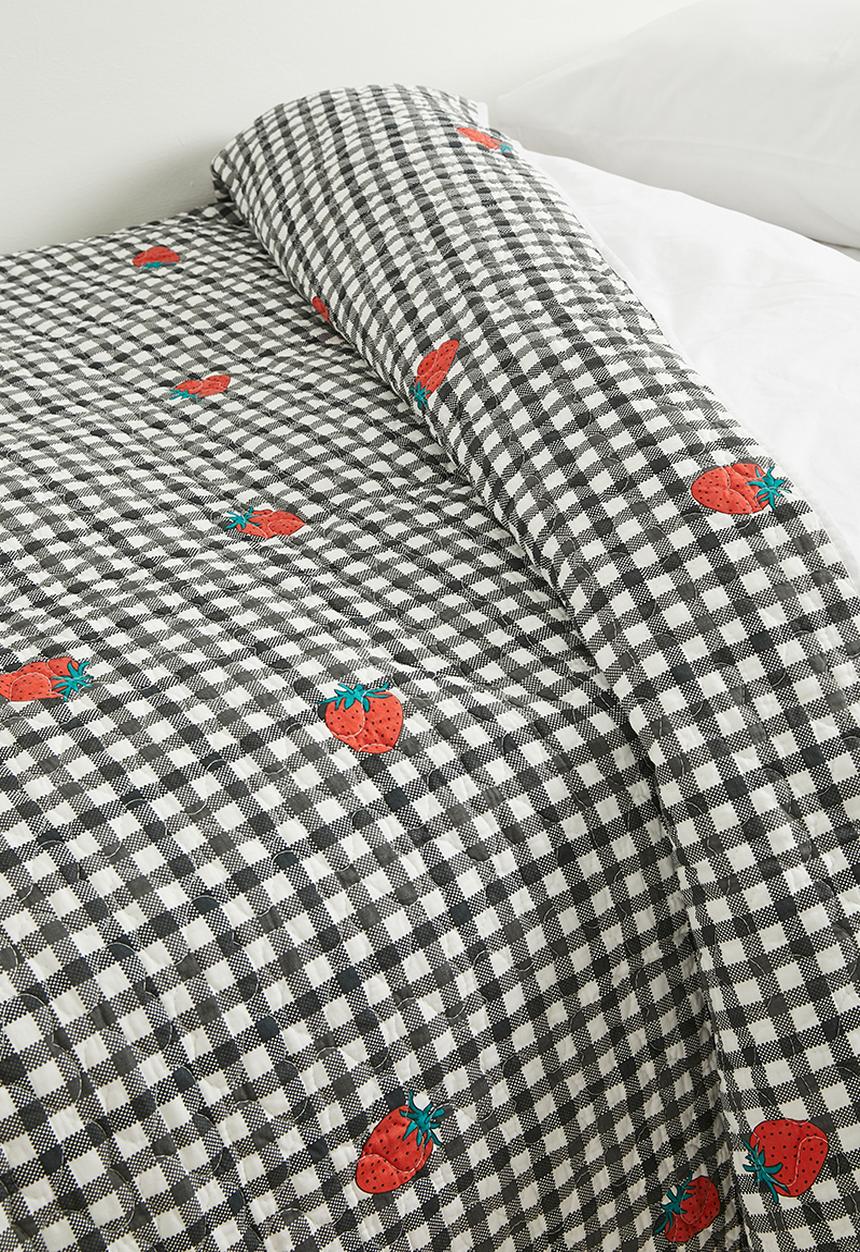 Pop Candy - Gingham quilted coverlet - red/strawberry aop