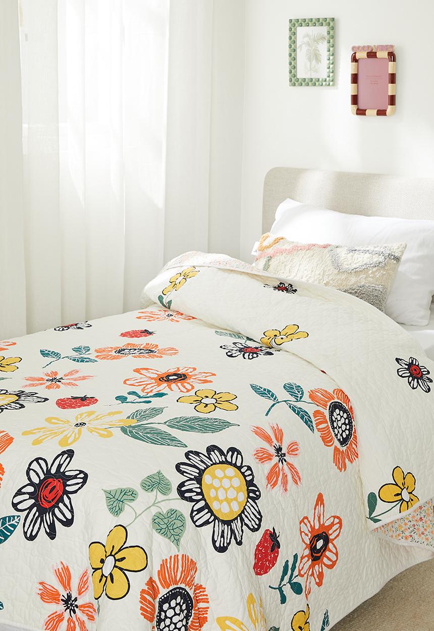 Pop Candy - Wildflower multi quilted coverlet - ivory