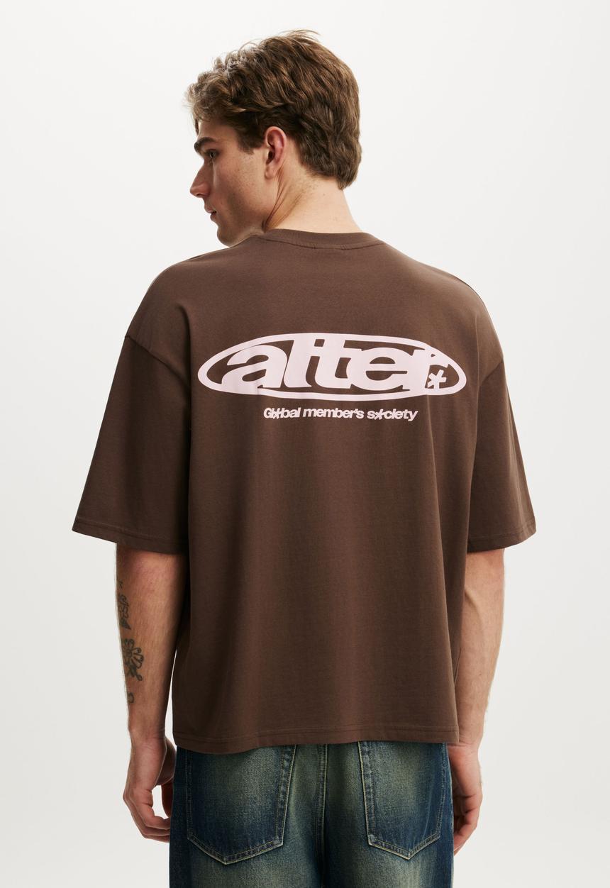 Cotton On - Cropped Fit Graphic T-Shirt-Espresso / Alter