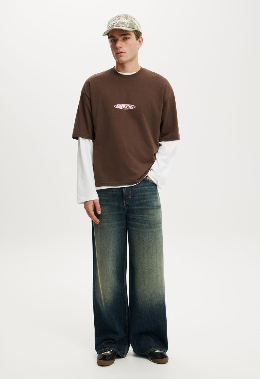 Cotton On - Cropped Fit Graphic T-Shirt-Espresso / Alter