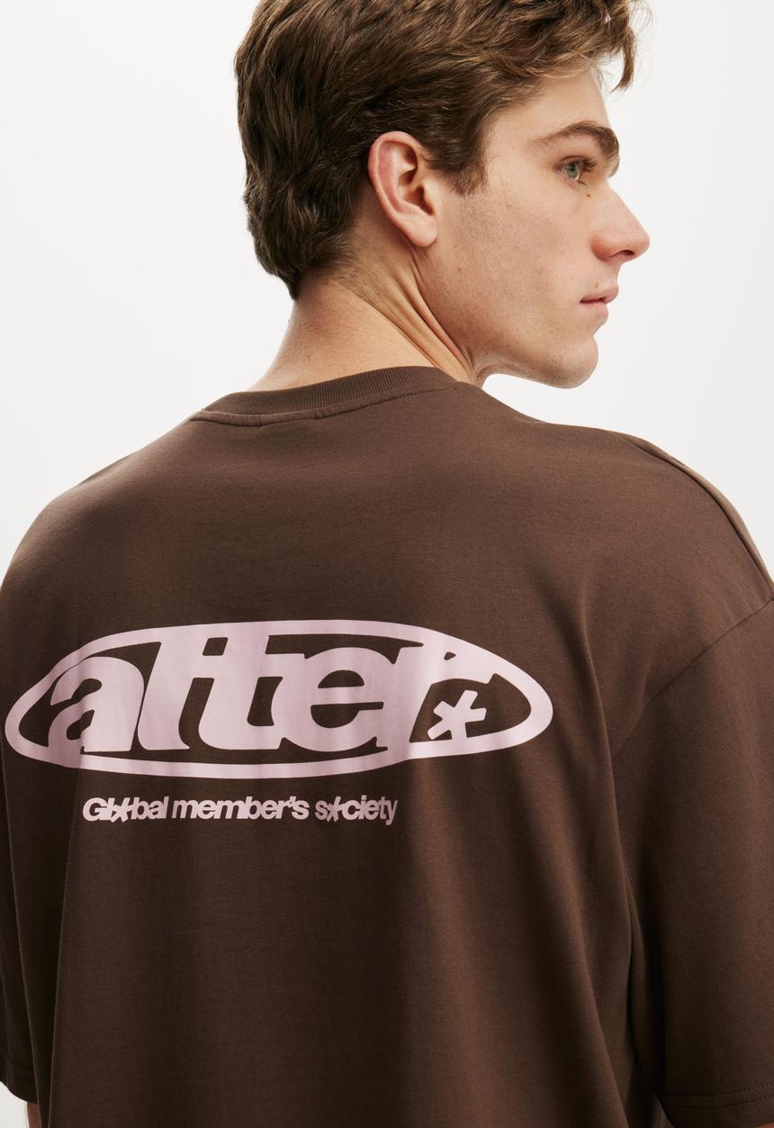 Cotton On - Cropped Fit Graphic T-Shirt-Espresso / Alter