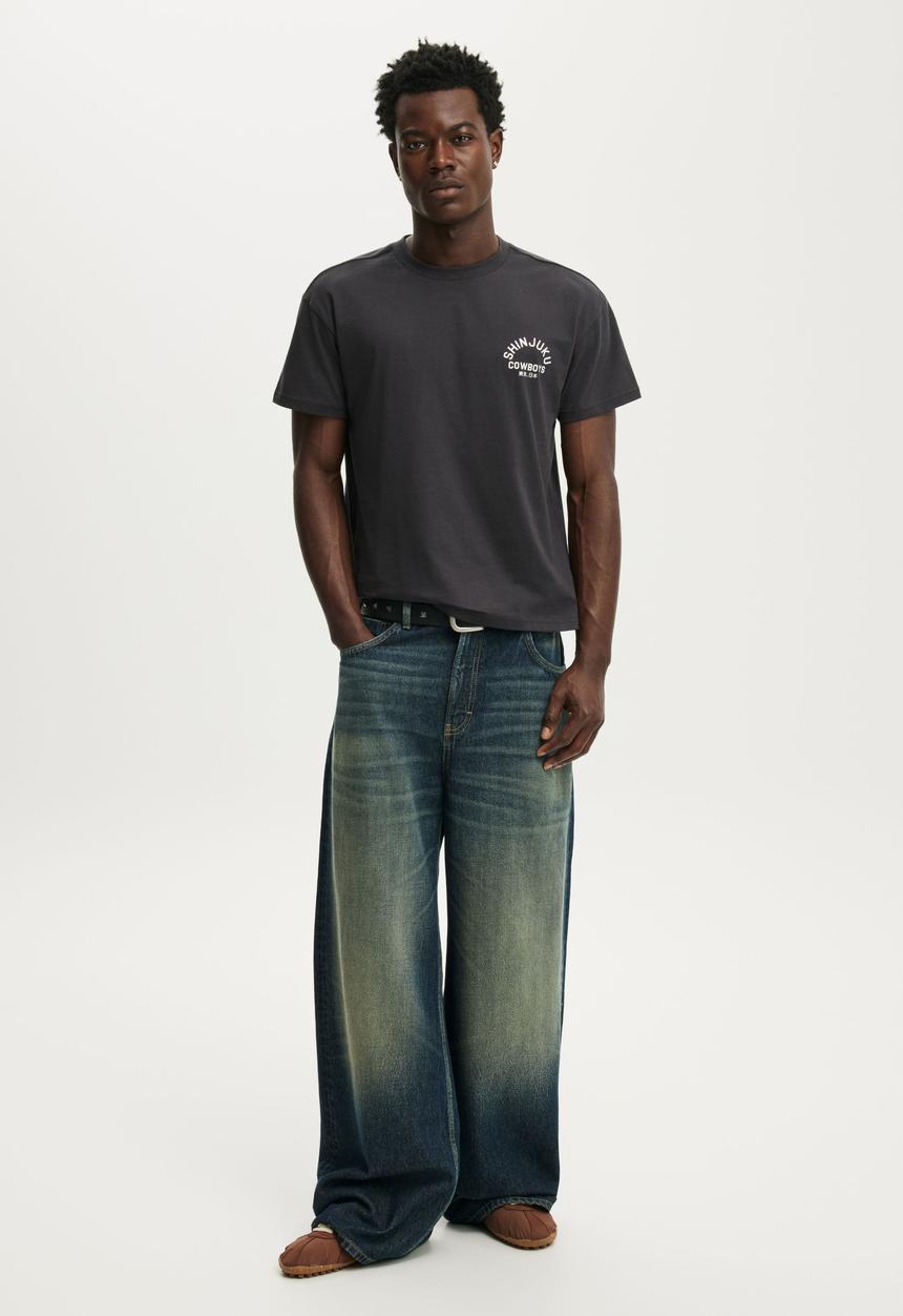 Cotton On - Fitted Graphic T-Shirt-Washed Black / Shinjuku