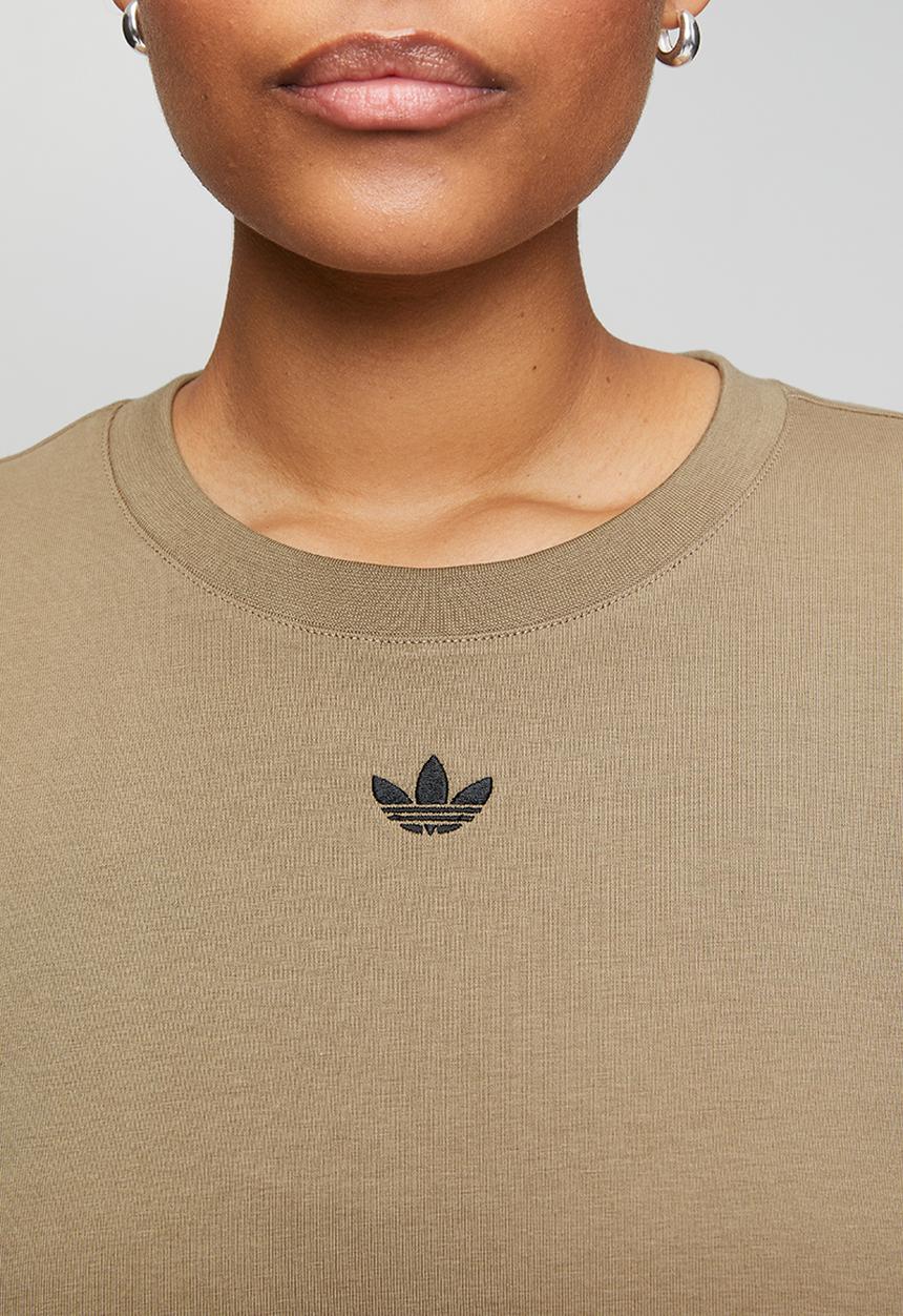 adidas Originals - Plus ess dress w s26 - khaki six/tonal