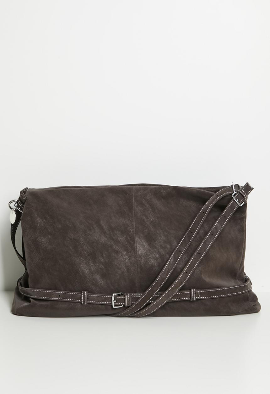 Tessa Design - Zeta Bucket Bag With Buckle Detail - Brown