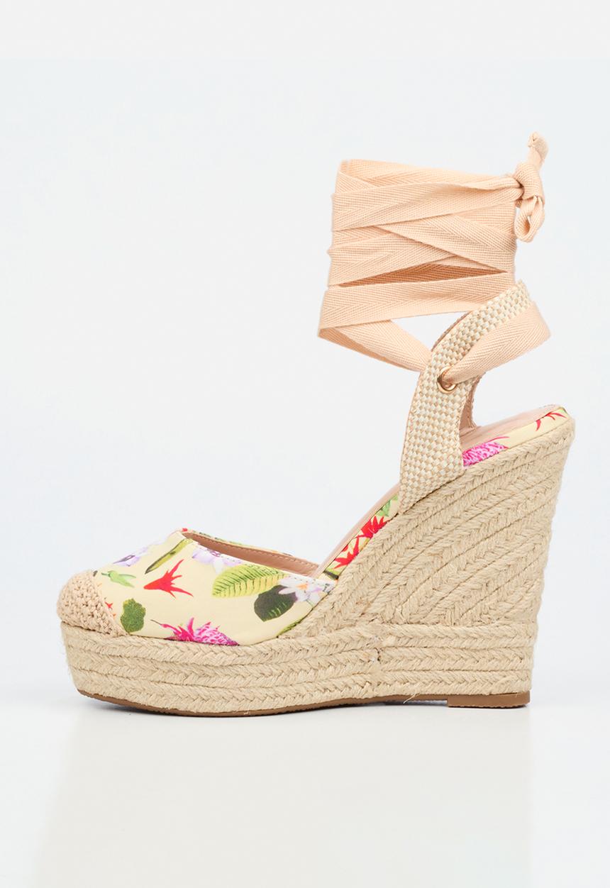 Miss Black - Moniker 10 floral platform wedge - yellow