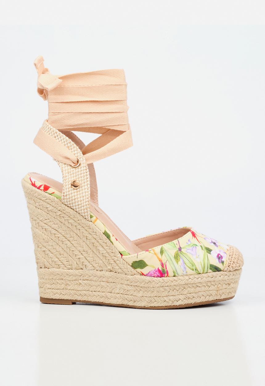Miss Black - Moniker 10 floral platform wedge - yellow