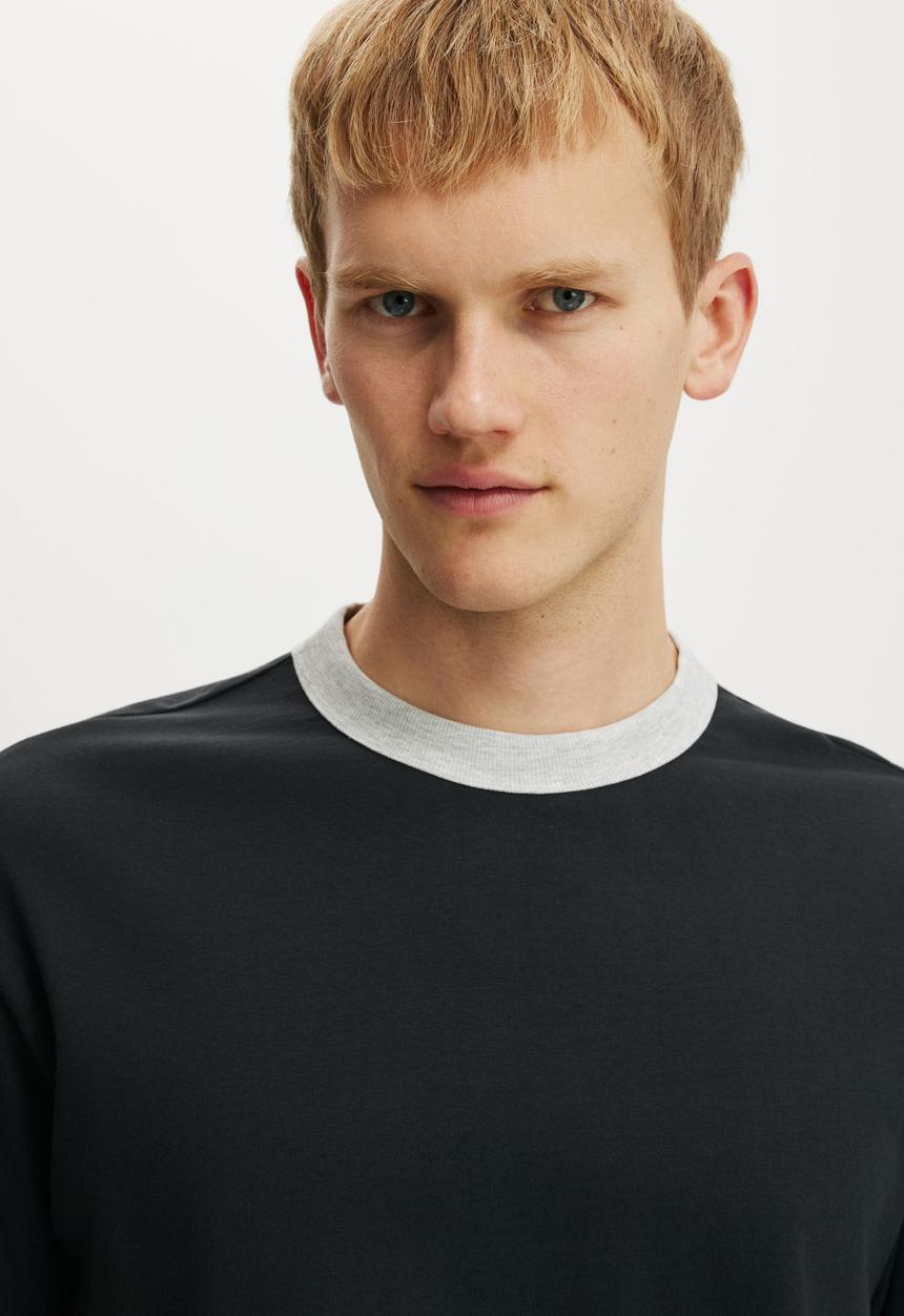 Cotton On - Cropped Fit T-shirt - Washed Black/Grey Marle Ringer