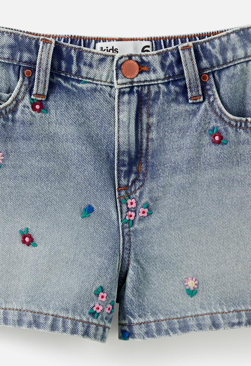Cotton On - Relaxed Denim Short - Airlie Light Blue/Floral Embroidery